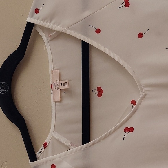 COMO VINTAGE Short Sleeve VNeck Cherry Print Pullover Top - Picture 4 of 10
